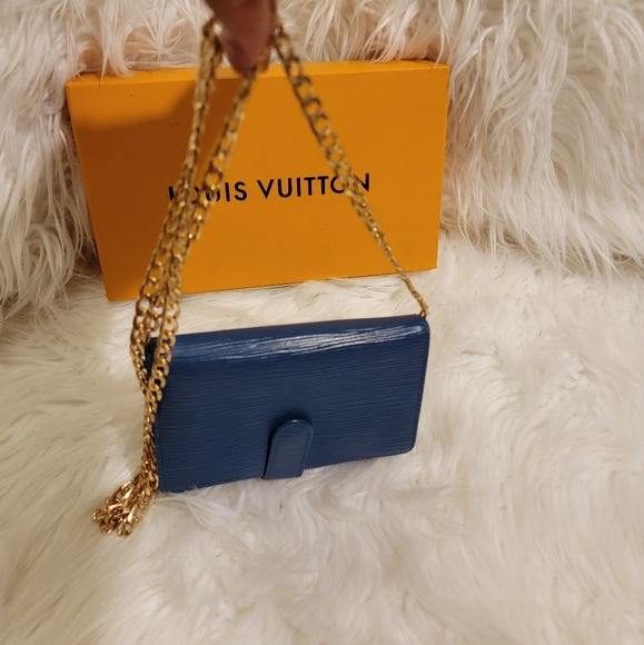 Authentic LV Epi blue snap wallet - Picture 2 of 14